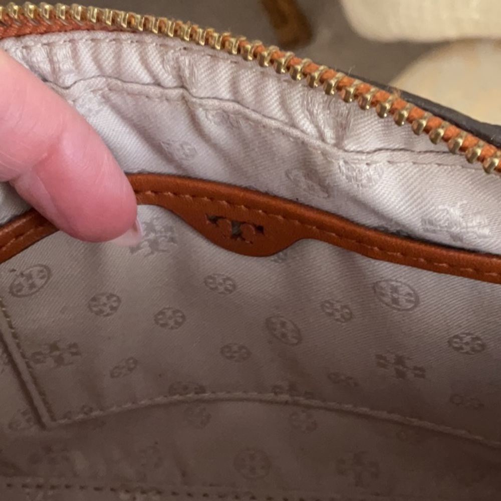 Tory Burch Kerrington Make up Bag - Picture 12 of 12